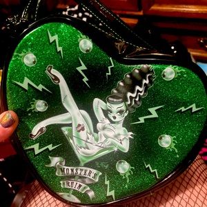 Kreepsville 666 Monsters Ruin cross body purse